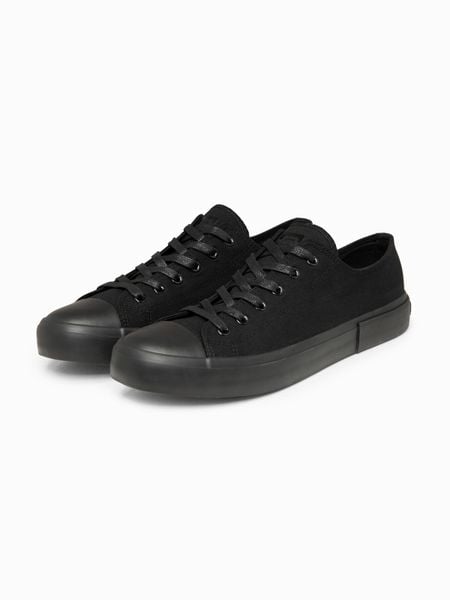 Niskie monochromatyczne męskie trampki - czarne V5 - Rozmiar: 40. Czarne trampki i tenisówki męskie Ombre Clothing, bez wzorów, z bawełny, bez zapięcia. W wyprzedaży za 119.99 zł.