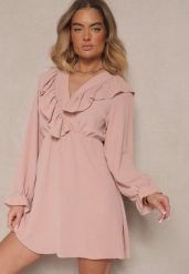 Różowa Kopertowa Sukienka z Żabotem Ozdobiona Falbankami Melosia. Czerwone sukienki damskie Renee, na co dzień, bez wzorów, eleganckie, bez kołnierzyka, bez ramiączek, mini, kopertowe. W wyprzedaży za 52.49 zł.