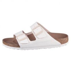 Klapki damskie Birkenstock Arizona. Białe klapki damskie Birkenstock, bez wzorów, z materiału, bez obcasa. Za 584.00 zł.