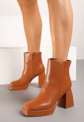 Brązowe Botki na Słupku z Platformą i Kwadratowym Noskiem Sassisya. Brązowe botki damskie Born2be, na jesień, eleganckie, bez obcasa, na obcasie, bez zapięcia. Za 59.99 zł.