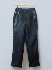 LeGer Spodnie "Insa" w kolorze czarnym ze skóry syntetycznej rozmiar: 42. Czarne spodnie materiałowe damskie LeGer, bez wzorów, ze skóry. Za 197.17 zł.