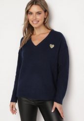 Granatowy Sweter z Wełną i Trójkątnym Dekoltem Zivida. Niebieskie swetry klasyczne damskie Born2be, z jeansu, bez kołnierzyka. Za 129.99 zł.