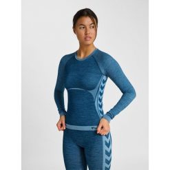 Damska dopasowana koszulka z długim rękawem bez szwów Hummel Clea. Niebieskie bluzki damskie HUMMEL, bez wzorów, bez kołnierzyka. Za 240.50 zł.