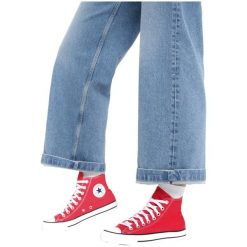 Trampki Converse Chuck Taylor All Star Classic Hi. Czerwone trampki i tenisówki męskie Converse, bez wzorów, bez zapięcia. Za 249.99 zł.