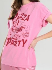 Koszulka z nadrukiem i efektem sprania Minnie Mouse - różowy. Czerwone t-shirty damskie Sinsay, l, bez wzorów, bez kołnierzyka. Za 29.99 zł.