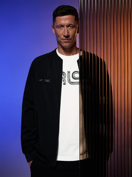 4F Bluza bomberka męska 4F x Robert Lewandowski - czarna L. Czarne bluzy bez kaptura męskie 4f, l, z materiału. Za 299.99 zł.