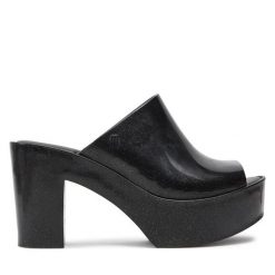 Klapki Melissa. Czarne klapki damskie Melissa, bez wzorów, bez obcasa. Za 289.99 zł.