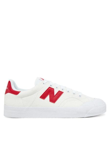 New Balance Trampki BB100CRD Biały. Białe trampki i tenisówki damskie New Balance, bez wzorów, z materiału, bez zapięcia. Za 229.99 zł.