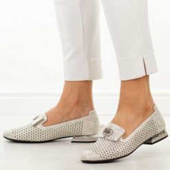 Złote ażurowe skórzane półbuty damskie Cambell 35304. Żółte półbuty damskie Cambell, w ażurowe wzory, z materiału, eleganckie, z okrągłym noskiem, bez obcasa, na obcasie. Za 229.00 zł.