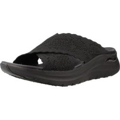 Sandały SKECHERS 164079S Czarny. Czarne sandały damskie Skechers, bez wzorów, z materiału, bez obcasa. Za 490.00 zł.
