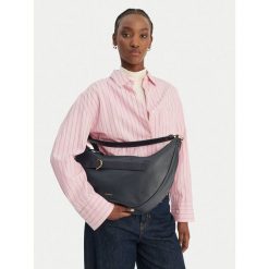 Torebka Coccinelle. Niebieskie torebki klasyczne damskie Coccinelle, bez wzorów, bez dodatków. Za 1,599.99 zł.