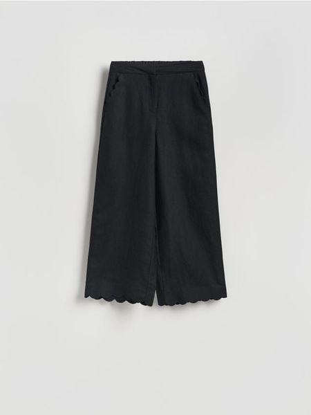 Spodnie z lnem - czarny. Czarne spodnie materiałowe damskie Reserved, bez wzorów, z wiskozy. Za 139.99 zł.