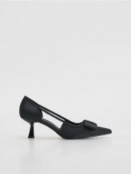 Czółenka z kokardą - czarny. Czarne czółenka damskie Reserved, bez wzorów, bez obcasa. Za 139.99 zł.