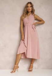 Różowa Sukienka Nikora. Czerwone sukienki damskie Renee, bez wzorów, z materiału, eleganckie, bez kołnierzyka, bez ramiączek, midi, kopertowe. W wyprzedaży za 69.99 zł.