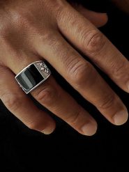 Uomo Srebrny pierścionek rozmiar: 64. Czarne biżuteria dla mężczyzn Uomo, srebrne. Za 402.45 zł.