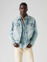 Levi's Kurtka dżinsowa "The Trucker" w kolorze błękitnym rozmiar: XXL. Niebieskie kurtki męskie Levi's, s, bez wzorów, z bawełny, bez kaptura. Za 187.96 zł.