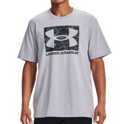 Koszulka Under Armour à manches courtes ABC Camo Boxed Logo. Szare t-shirty sportowe męskie Under Armour, bez ramiączek, na fitness i siłownię. Za 111.20 zł.