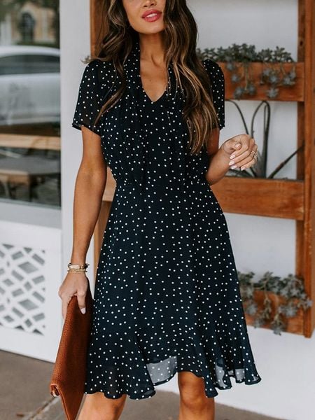 Milan Kiss Sukienka w kolorze czarnym rozmiar: M. Czarne sukienki damskie Milan Kiss, m, bez wzorów, bez kołnierzyka, bez ramiączek, mini. Za 180.49 zł.