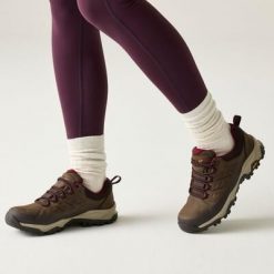 Damskie buty Blake Low. Brązowe obuwie trekkingowe damskie Regatta. W wyprzedaży za 503.00 zł.