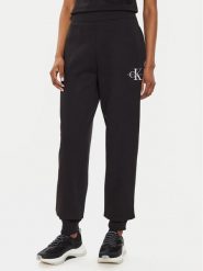 Calvin Klein Jeans Spodnie dresowe Monologo J20J223590 Czarny Relaxed Fit. Czarne jeansy damskie Calvin Klein Jeans, m, bez wzorów, z dresówki. Za 229.99 zł.