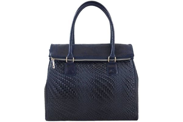 Elegancka torebka do pracy - Granatowa. Niebieskie torebki klasyczne damskie Barberinis, bez wzorów, ze skóry, małe, z tłoczeniem, bez dodatków. Za 336.99 zł.