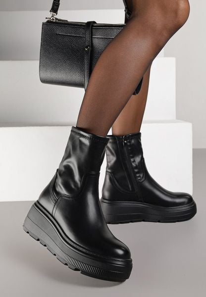 Czarne Botki na Platformie w Stylu Grunge Firivine. Czarne botki damskie Born2be, eleganckie, bez obcasa, na platformie, bez zapięcia. Za 129.99 zł.