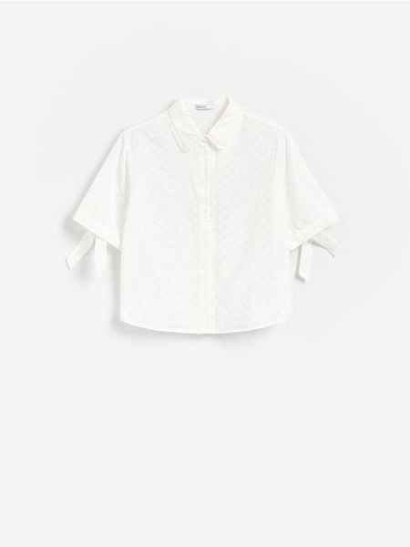 Ażurowa koszula z wiązaniem - złamana biel. Koszule damskie Reserved, l, w ażurowe wzory, z bawełny, bez kołnierzyka, bez ramiączek. Za 119.99 zł.