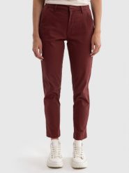 Spodnie damskie chinosy bordowe Danai 604. Czerwone spodnie materiałowe damskie Big Star, bez wzorów, z denimu, eleganckie. W wyprzedaży za 159.99 zł.