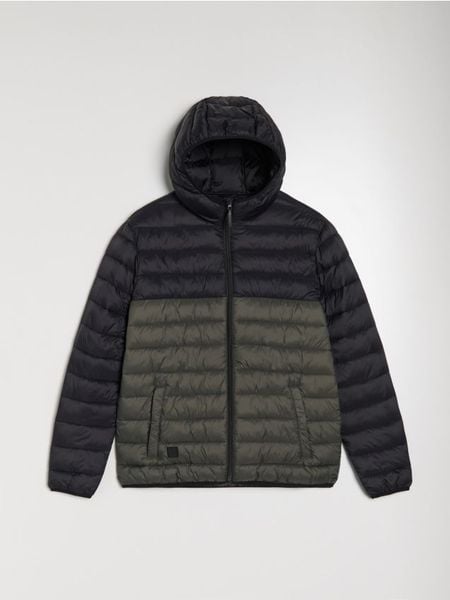 Pikowana kurtka puffer z kapturem - khaki. Brązowe kurtki męskie Sinsay, l, bez wzorów, z kapturem. Za 89.99 zł.