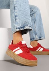 Czerwone Sneakersy Kultowe Tenisówki z Ozdobnymi Paskami Vandell. Czerwone trampki i tenisówki damskie Renee, bez wzorów, z jeansu. Za 79.99 zł.