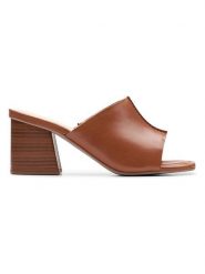 Clarks Skórzane klapki "Siara65" w kolorze jasnobrązowym rozmiar: 39,5. Brązowe klapki damskie Clarks, bez wzorów, bez obcasa. Za 178.45 zł.