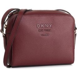 Torebka DKNY - R91EHA77 Bld Red/Fatigue 8FD. Czerwone listonoszki damskie DKNY, bez wzorów, ze skóry, bez dodatków. W wyprzedaży za 489.00 zł.