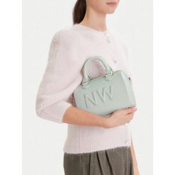 Torebka Nine West. Niebieskie torebki klasyczne damskie Nine West, bez wzorów, bez dodatków. Za 269.99 zł.