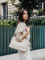 Maison héritage PARIS Skórzana torebka "Toki" w kolorze kremowym - 34 x 18 x 12 cm rozmiar: onesize. Brązowe torebki klasyczne damskie maison héritage PARIS, bez wzorów, z materiału, bez dodatków. Za 435.95 zł.