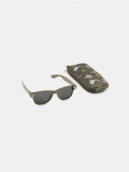 Okulary przeciwsłoneczne z etui Jurassic Park - zielony. Zielone okulary przeciwsłoneczne dziecięce Sinsay. Za 19.99 zł.