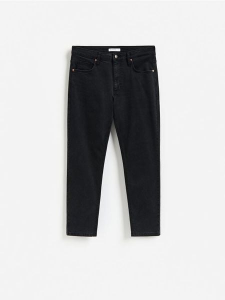 Jeansy carrot slim z efektem sprania - czarny. Czarne jeansy męskie Reserved. Za 139.99 zł.