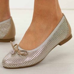 Złote skórzane baleriny damskie T.Sokolski W26-225. Żółte baleriny damskie Sokolski, bez wzorów, z jeansu, bez obcasa, na płaskiej podeszwie. W wyprzedaży za 179.10 zł.