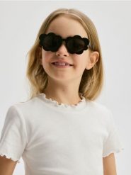 T-shirt z ozdobnym wykończeniem - złamana biel. Koszulki dziewczęce Reserved, s, bez wzorów, z bawełny, bez ramiączek. W wyprzedaży za 32.99 zł.