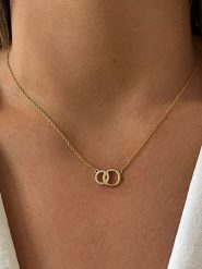 Les Petites Précieuses Pozłacany naszyjnik z elementem ozdobnym - dł. 39 cm rozmiar: onesize. Żółte naszyjniki damskie Les Petites Précieuses, pozłacane. Za 100.99 zł.