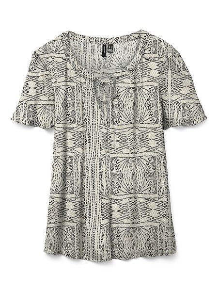 Vero Moda Bluzka w kolorze kremowo-czarnym rozmiar: S. Brązowe bluzki damskie Vero Moda, s, bez wzorów, z wiskozy, klasyczne, bez kołnierzyka, bez ramiączek. Za 73.93 zł.