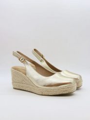 Bellucci Sandały w kolorze złotym na koturnie rozmiar: 36. Żółte sandały damskie Bellucci, bez wzorów, bez obcasa, na koturnie. Za 104.99 zł.