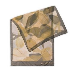 Szal damski Anekke, wykonany z lekkiego materiału tekstylnego z artystycznym wzorem, kolorowy, 42470-041. Szare szaliki i kominy damskie Anekke, z aplikacjami. Za 119.00 zł.