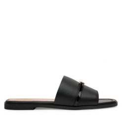 Klapki LOVE MOSCHINO. Czarne klapki damskie Love Moschino, bez wzorów, bez obcasa. Za 539.99 zł.