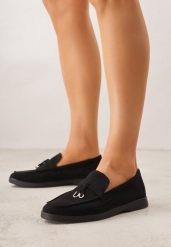Czarne Mokasyny z Imitacji Zamszu Zdobione Zawieszką i Przeszyciem Aezoris. Czarne mokasyny damskie Renee, z jeansu. Za 99.99 zł.