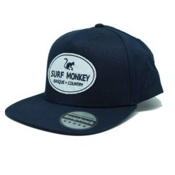 Czapka Trucker – Płaski daszek – Snapback / Jeden rozmiar (Granatowy). Niebieskie czapki męskie SURF MONKEY, bez wzorów, z bawełny, sportowe. Za 139.95 zł.