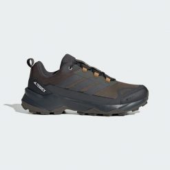 Buty Terrex Skychaser AX5 GORE-TEX Hiking. Brązowe buty trekkingowe męskie Adidas, z gore-texu, bez zapięcia, wspinaczkowe, gore-tex. Za 529.00 zł.