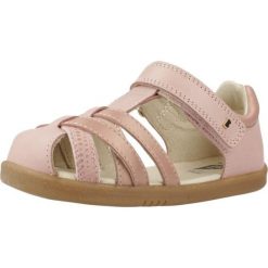 Sandały BOBUX 636701B Rose. Czerwone sandały damskie Bobux, bez wzorów, ze skóry, bez obcasa. Za 270.99 zł.