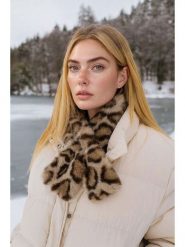 Lucky Bees Szal w kolorze beżowym - 106 x 15 cm rozmiar: onesize. Brązowe szaliki i kominy damskie Lucky Bees, bez wzorów, z futra. Za 121.80 zł.