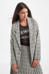 Marynarka w kratę ARMANI EXCHANGE. Marynarki i żakiety damskie Armani Exchange, xs, bez wzorów. W wyprzedaży za 660.87 zł.