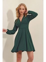 Trendyol Sukienka w kolorze ciemnozielonym rozmiar: L. Zielone sukienki damskie Trendyol, l, bez wzorów, z bawełny, bez kołnierzyka, bez ramiączek, midi. Za 108.74 zł.